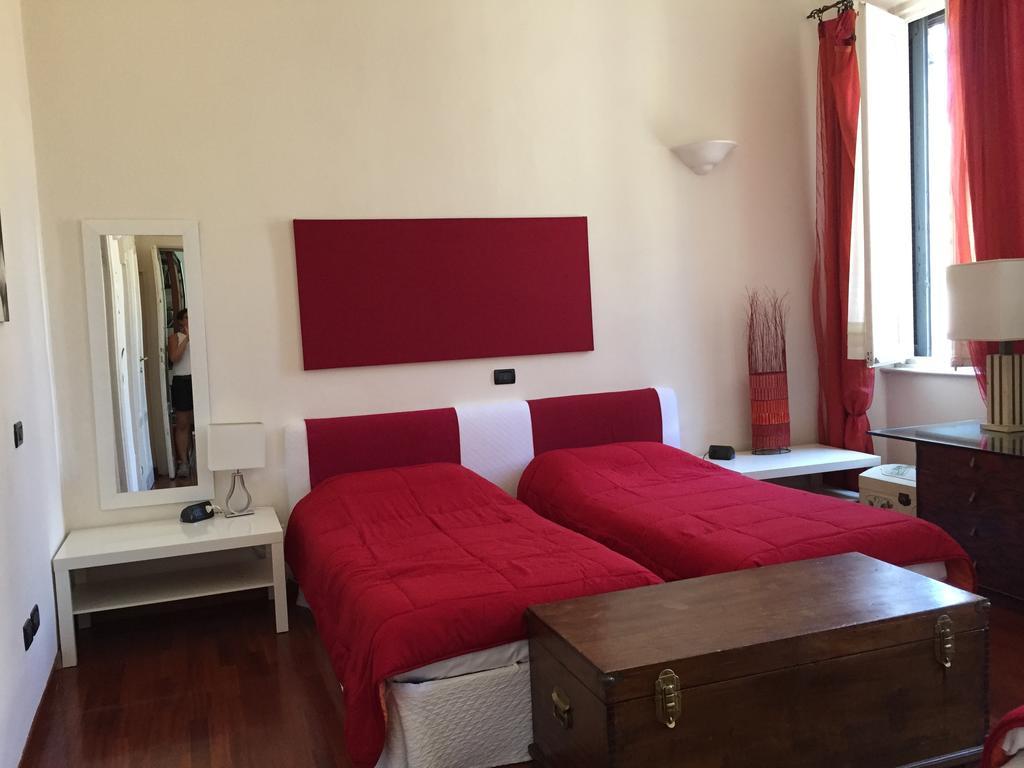 Il Giardino Nascosto Bed & Breakfast บุสโตอาร์ซีซีโอ ห้อง รูปภาพ