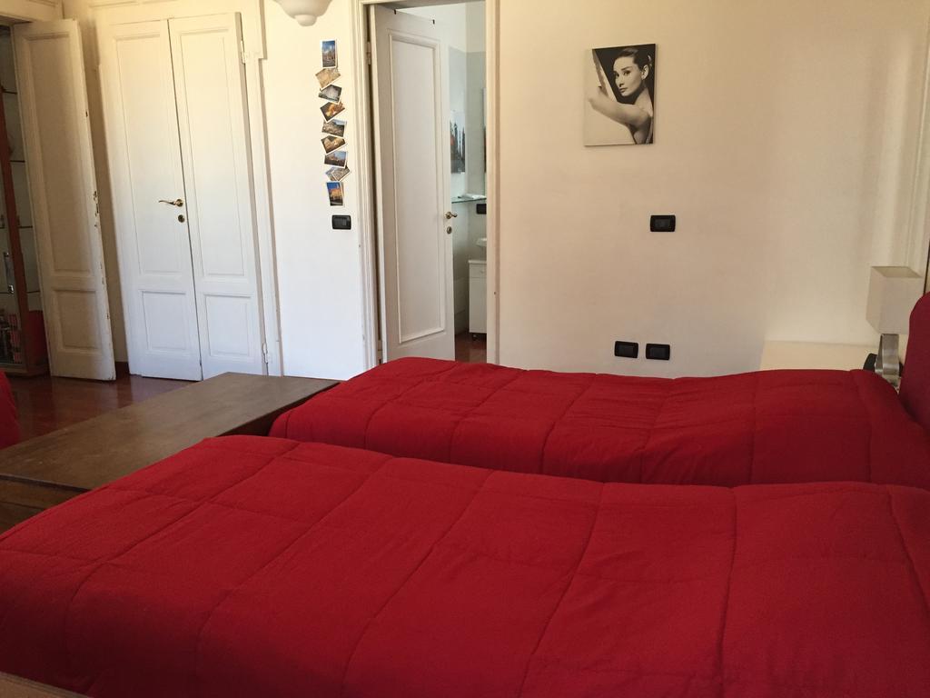 Il Giardino Nascosto Bed & Breakfast บุสโตอาร์ซีซีโอ ห้อง รูปภาพ