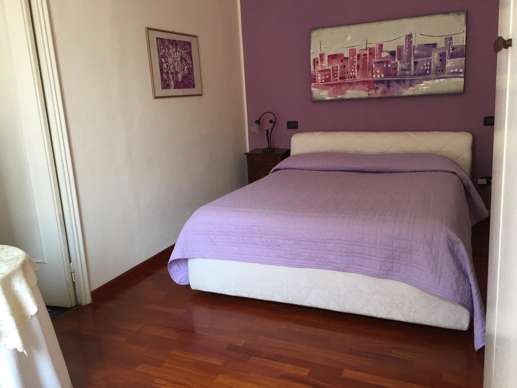 Il Giardino Nascosto Bed & Breakfast บุสโตอาร์ซีซีโอ ห้อง รูปภาพ