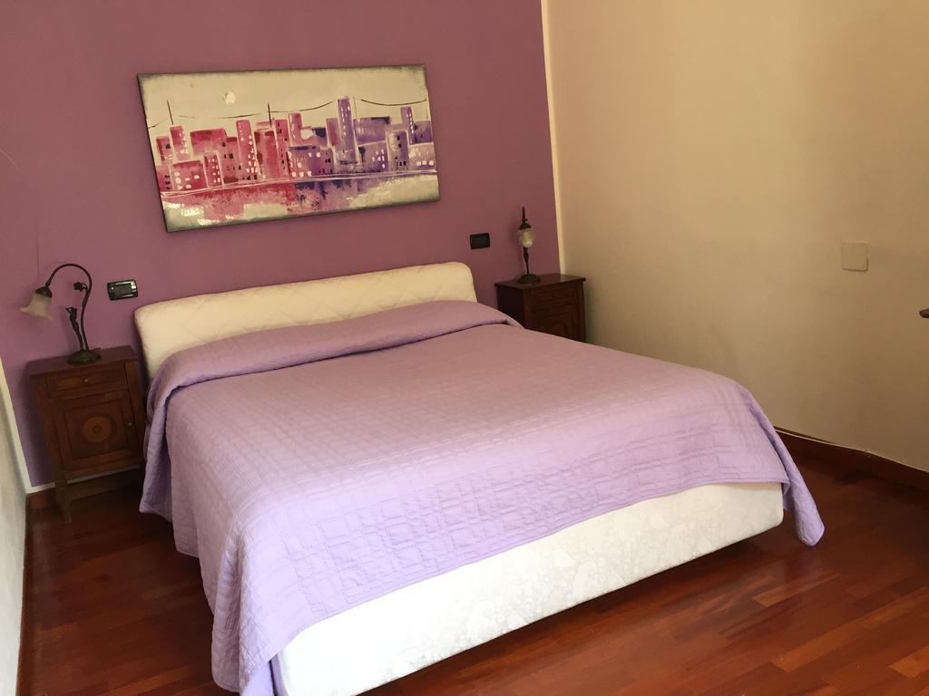 Il Giardino Nascosto Bed & Breakfast บุสโตอาร์ซีซีโอ ห้อง รูปภาพ
